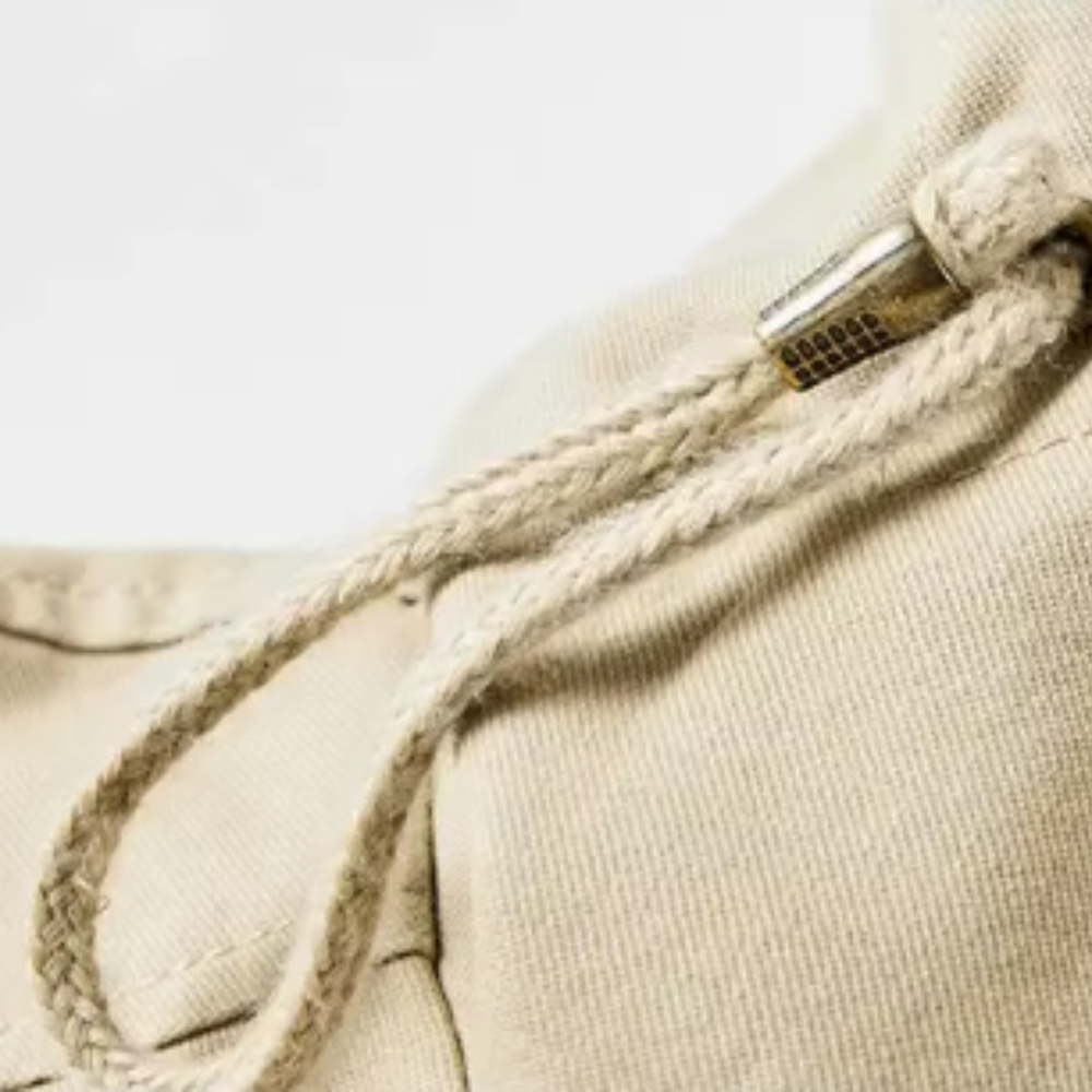 Elegant jacka med flera fickor för en praktisk och sofistikerad stil