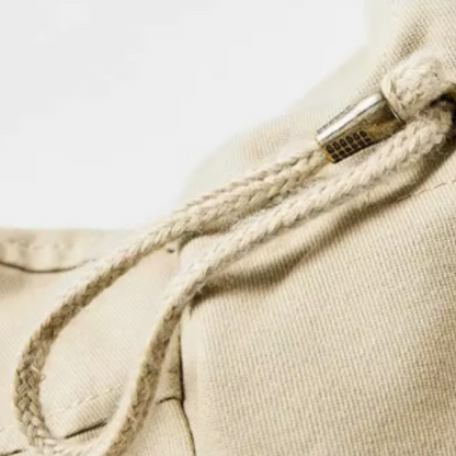 Elegant jacka med flera fickor för en praktisk och sofistikerad stil