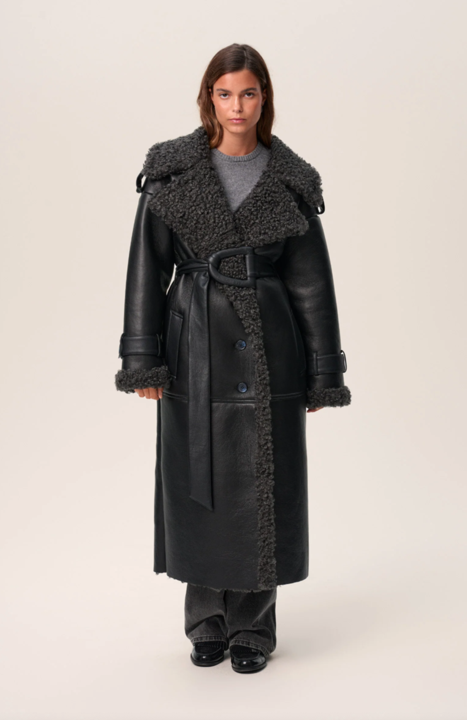 Shearling Trench Coat with Oversized Collar and Sculpted Waist Belt – Luxurious Cold-Weather Outerwear